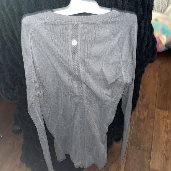 Lululemon swiftly tech long sleeve!! - Picture 2 of 2